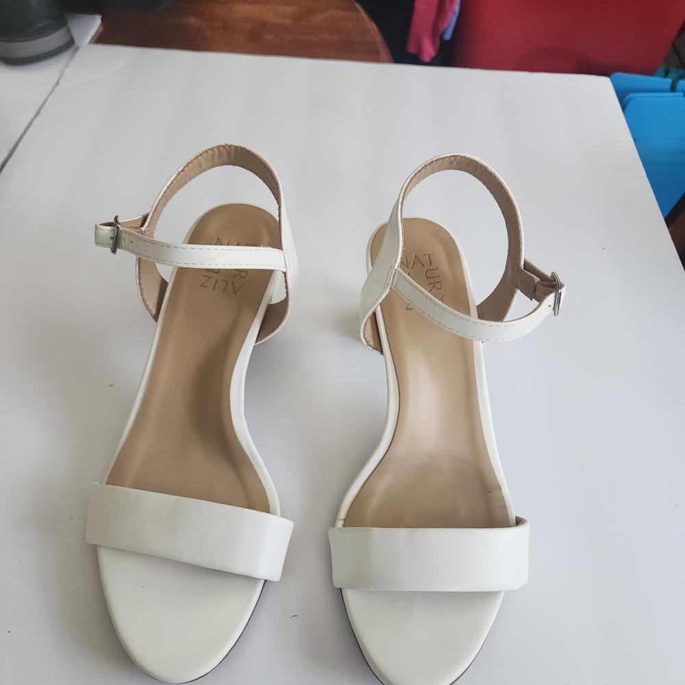 Naturalizer Women's Cream Sandals